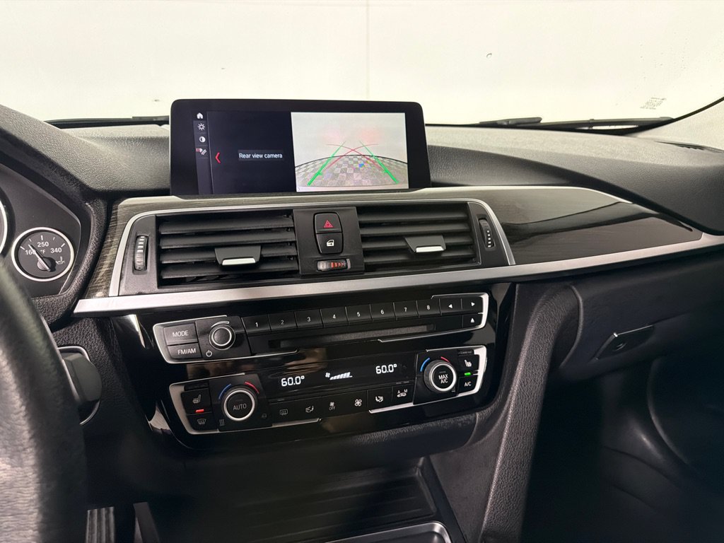 Used 2018 BMW 320i xDrive Sedan AWD/4WD image 18