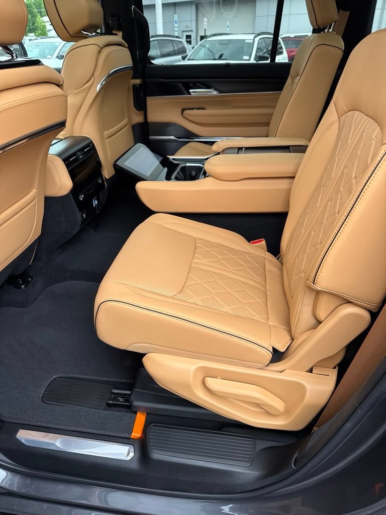 New 2026 Jeep Grand Wagoneer Summit AWD/4WD image 13