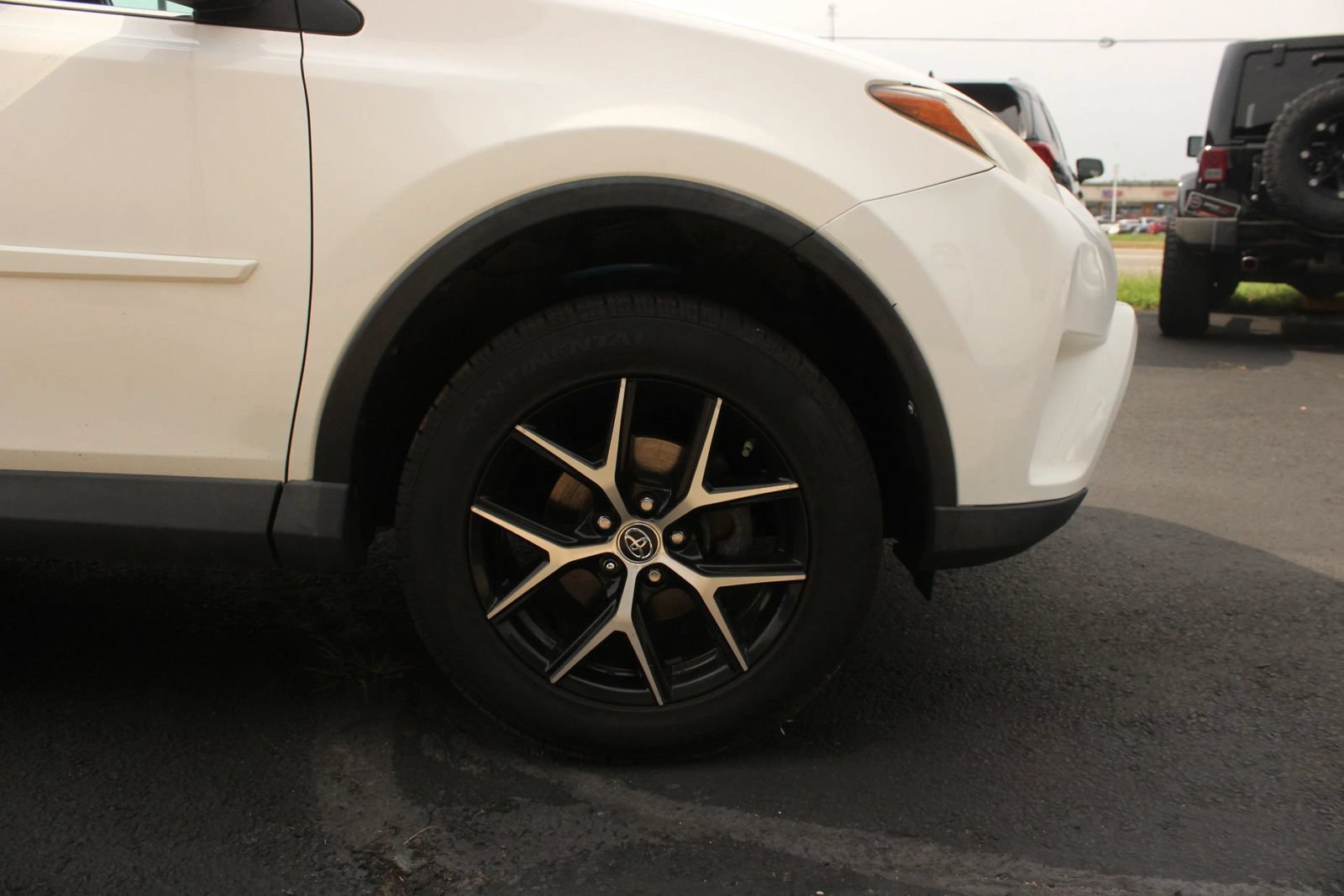 Used 2014 Toyota RAV4 XLE AWD/4WD image 9