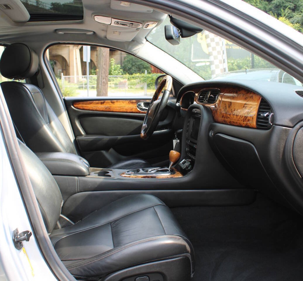 Used 2007 Jaguar XJ8 L RWD image 38