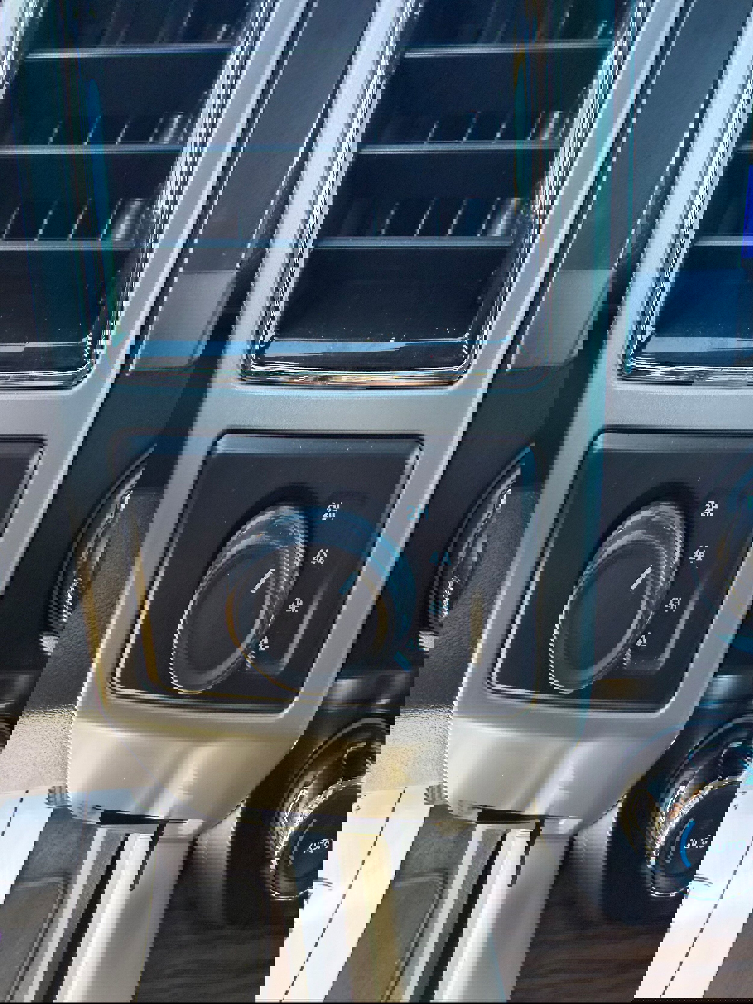 Used 2020 Ford F150 Lariat image 19