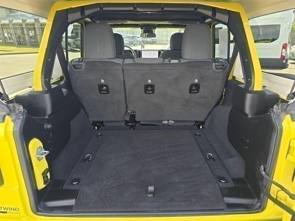 Used 2024 Jeep Wrangler Sahara image 7
