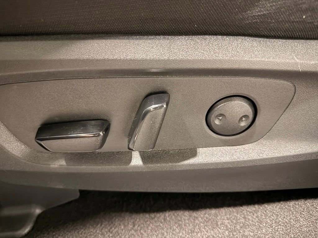 Used 2023 Nissan Pathfinder SV image 14