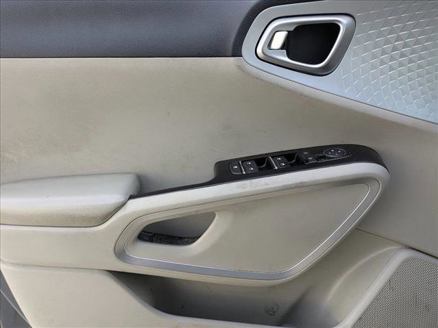 Used 2020 Kia Soul LX image 8