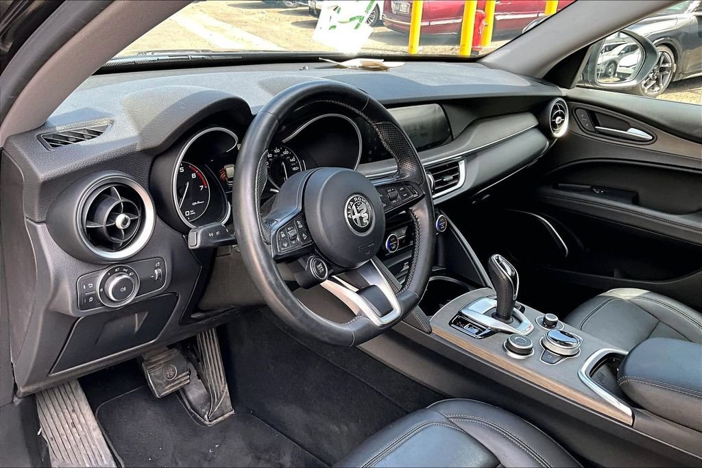 Used 2021 Alfa Romeo Stelvio Ti w/ Nero Edizione AWD/4WD image 9