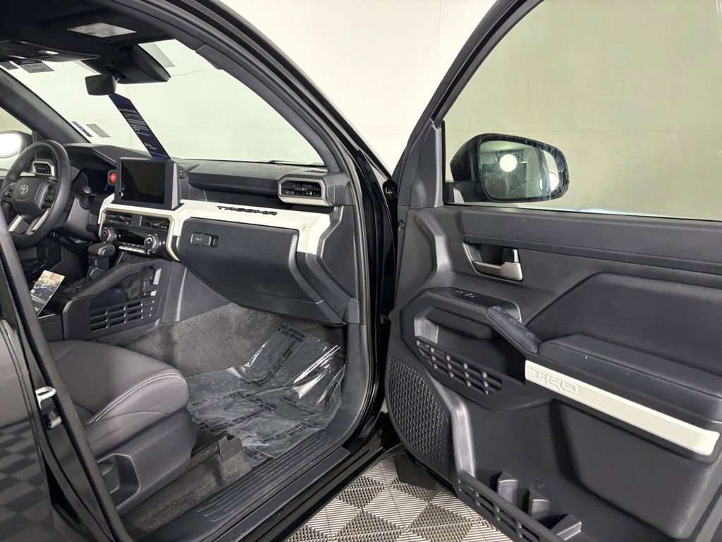 Used 2024 Toyota Tacoma TRD Sport image 32