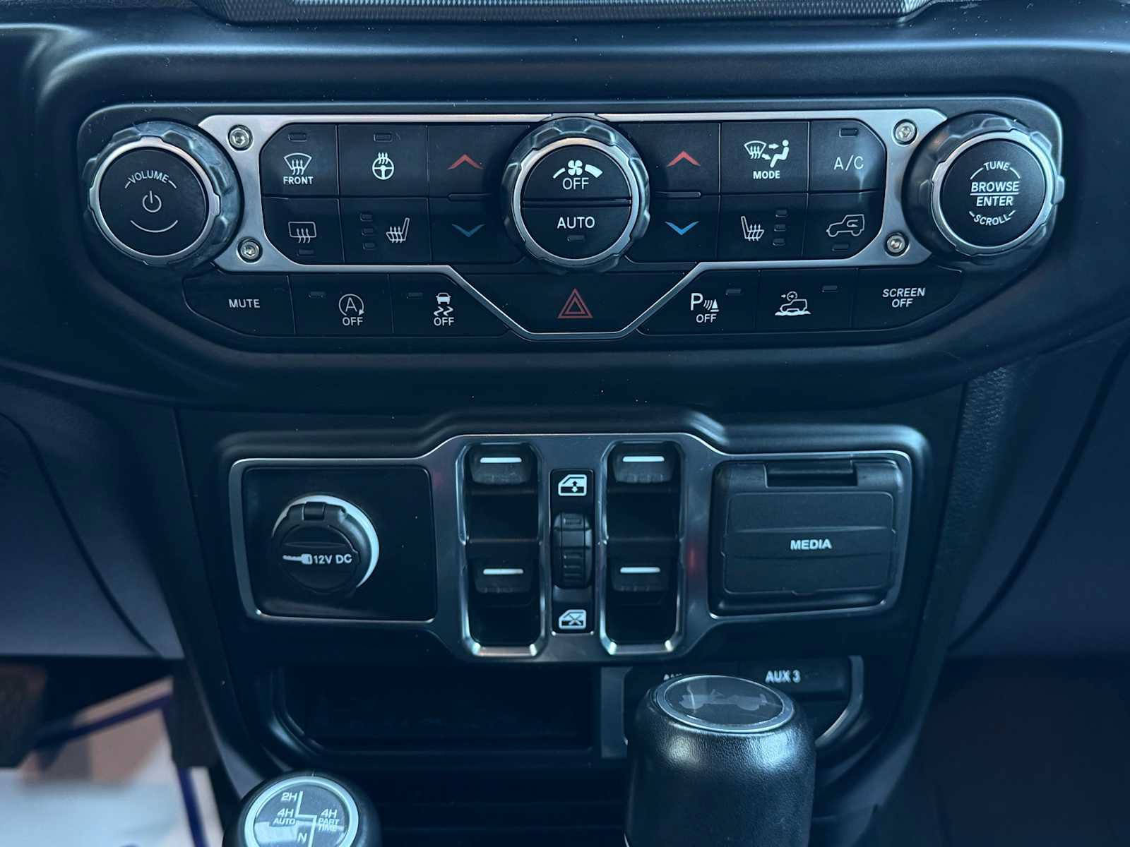 Used 2022 Jeep Wrangler Unlimited Sahara AWD/4WD image 24