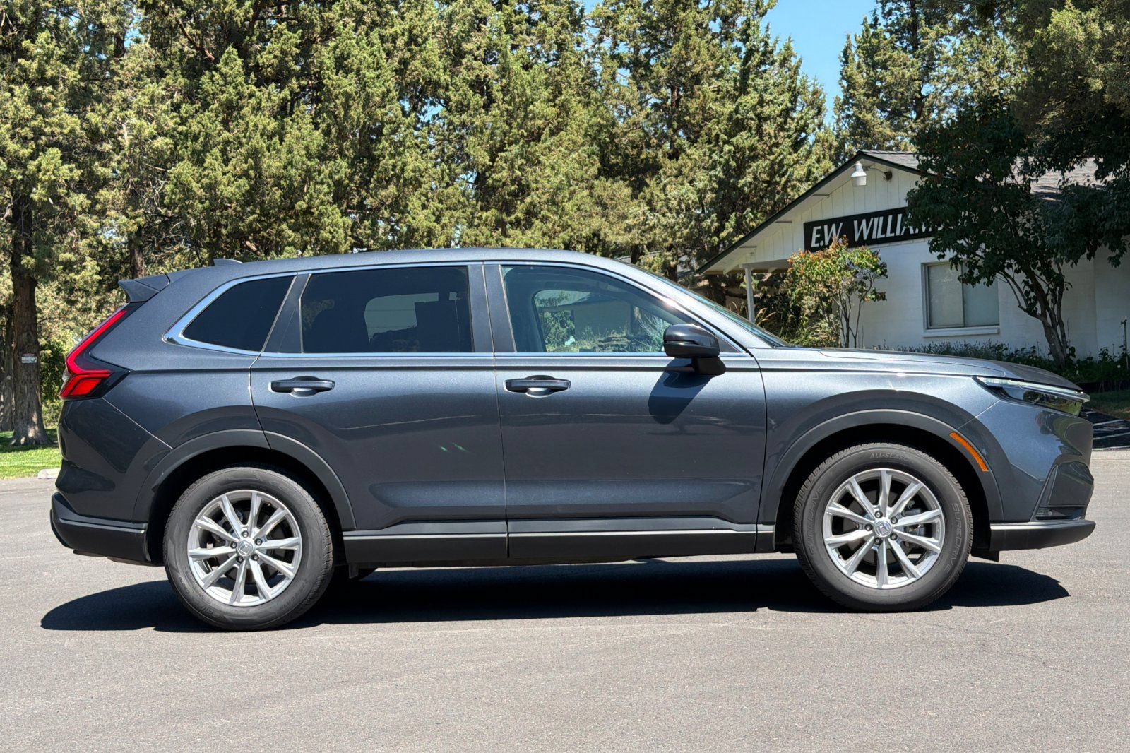 Used 2025 Honda CR-V EX-L image 3