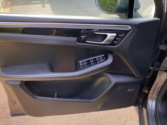 Used 2018 Porsche Macan image 12