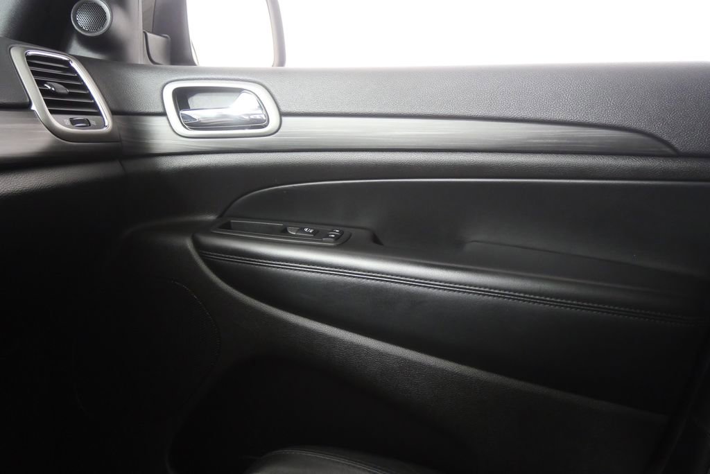Used 2021 Jeep Grand Cherokee Laredo X AWD/4WD image 23