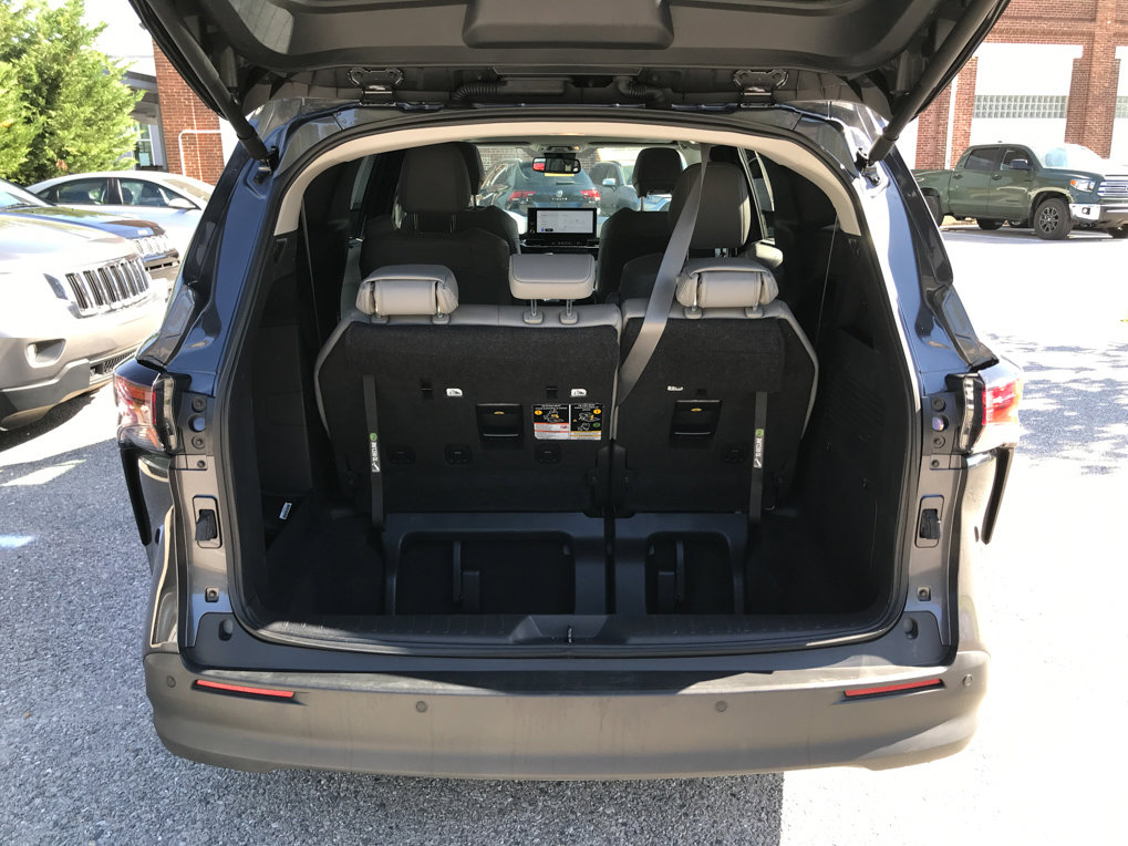 Used 2025 Toyota Sienna XLE image 29