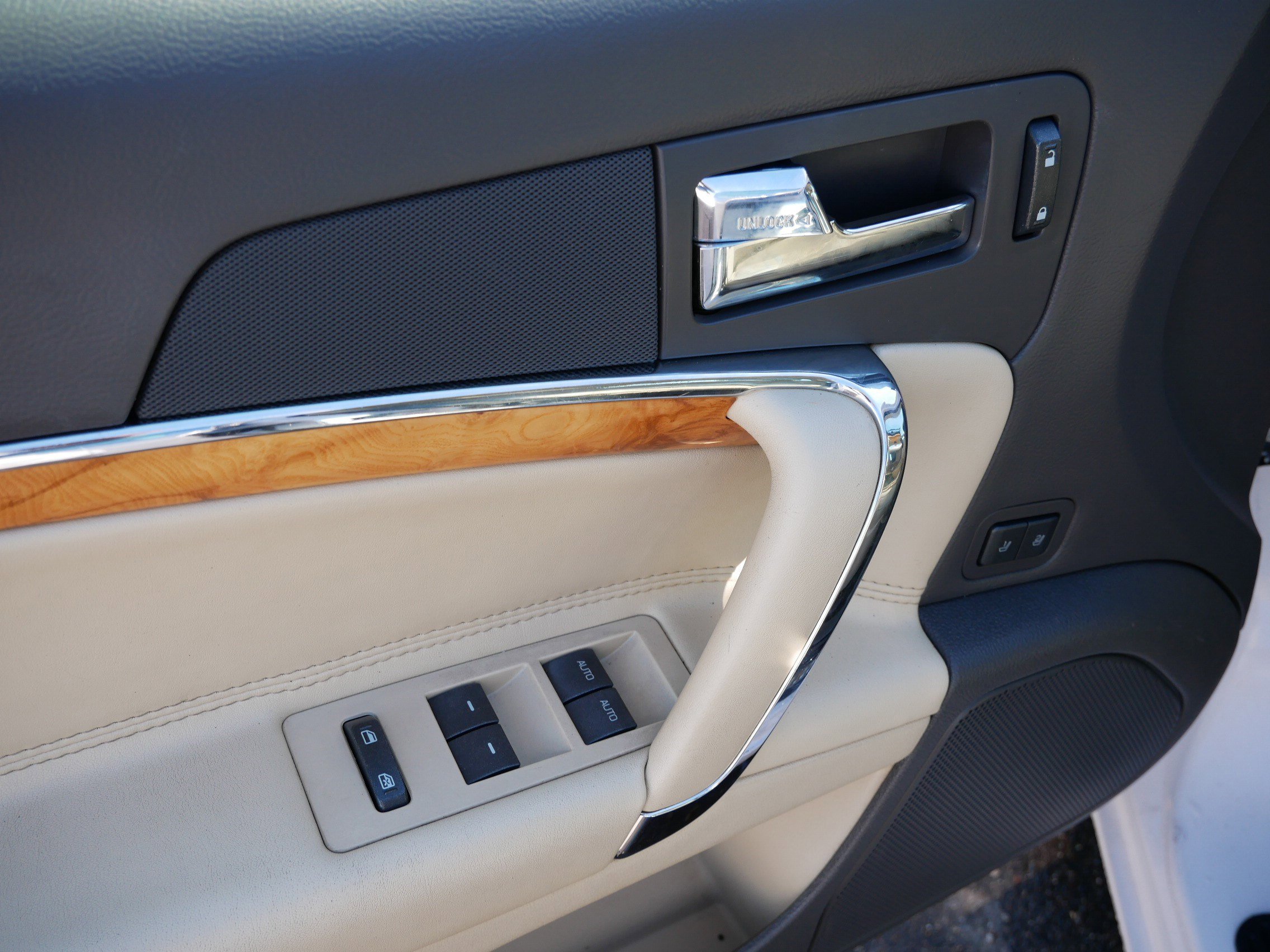 Used 2012 Lincoln MKZ FWD image 20