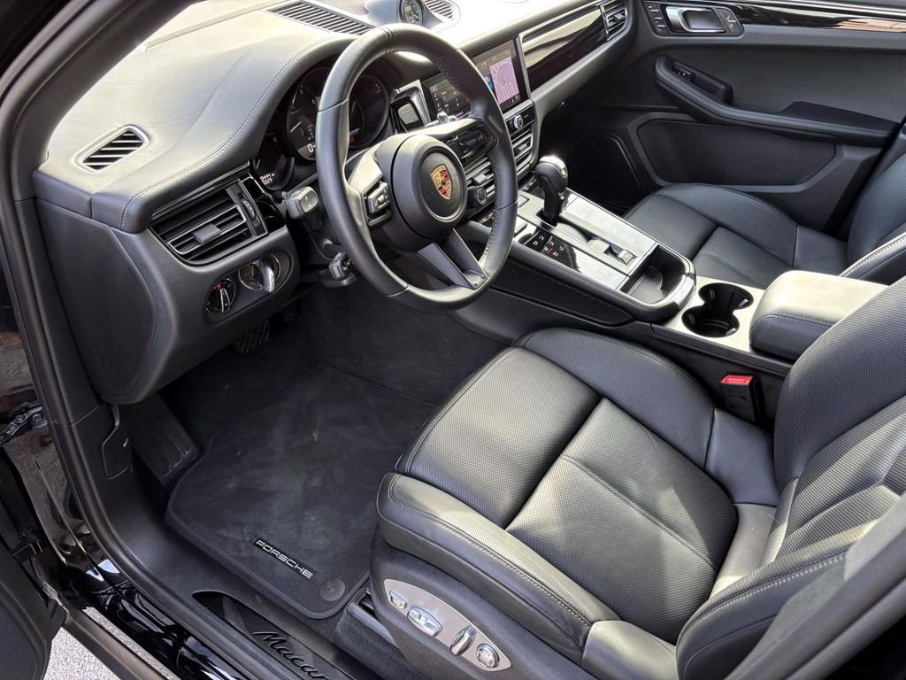 Used 2025 Porsche Macan Turbo image 19