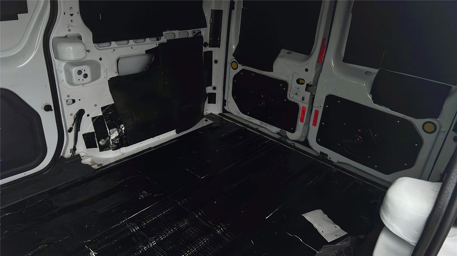 Used 2013 Ford Transit Connect XLT FWD image 15