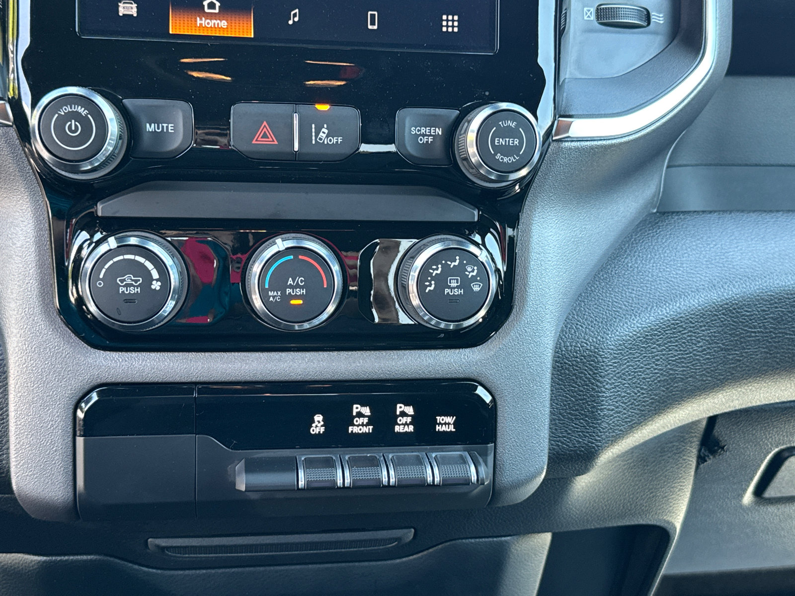 Used 2025 RAM 1500 Big Horn AWD/4WD image 12