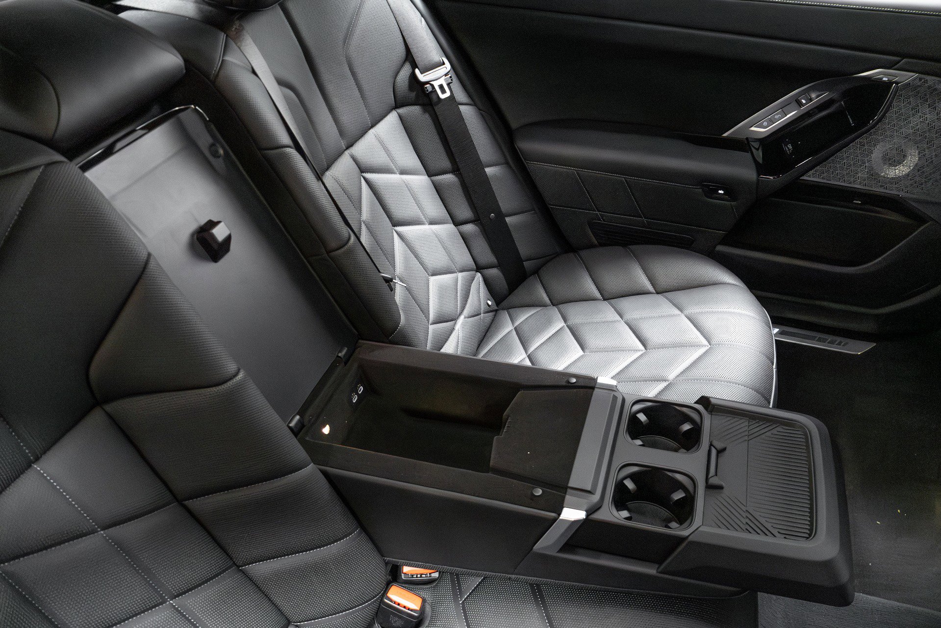 Used 2023 BMW 760i xDrive w/ Executive Package image 57