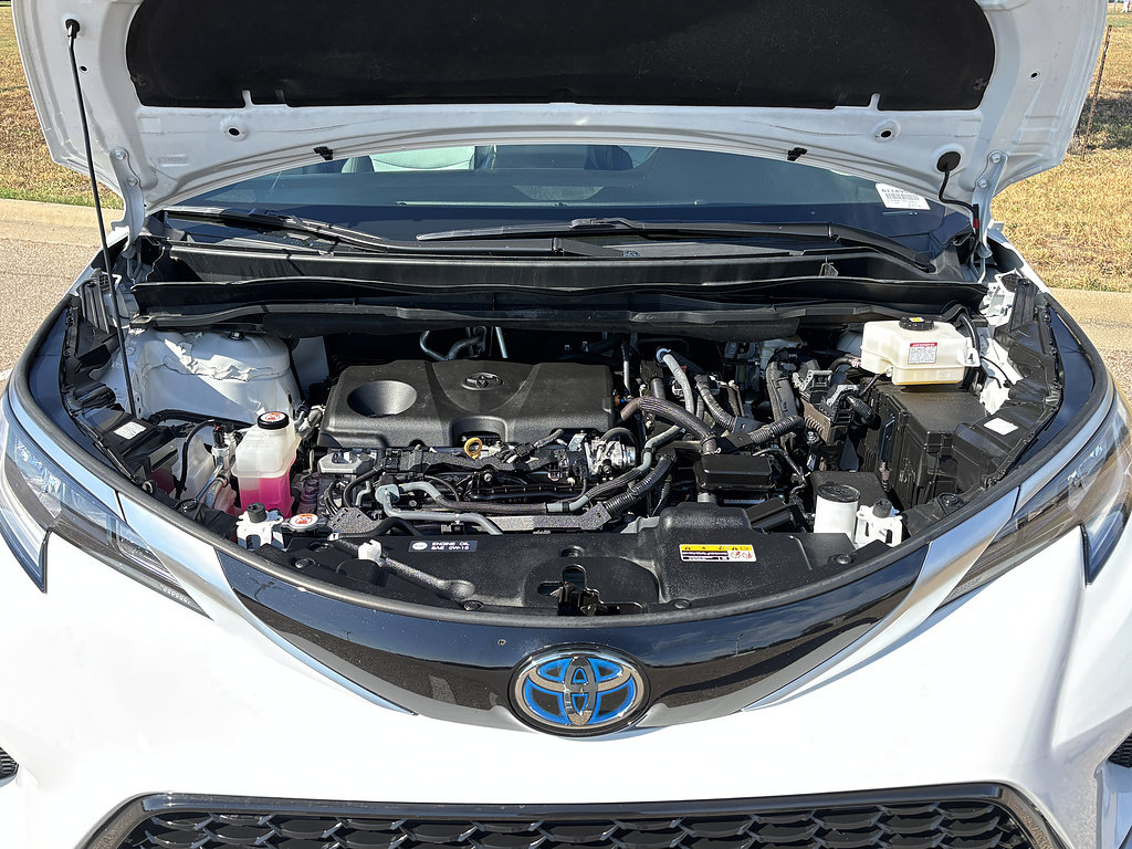 Certified 2024 Toyota Sienna XSE w/ XSE Plus Package FWD image 3