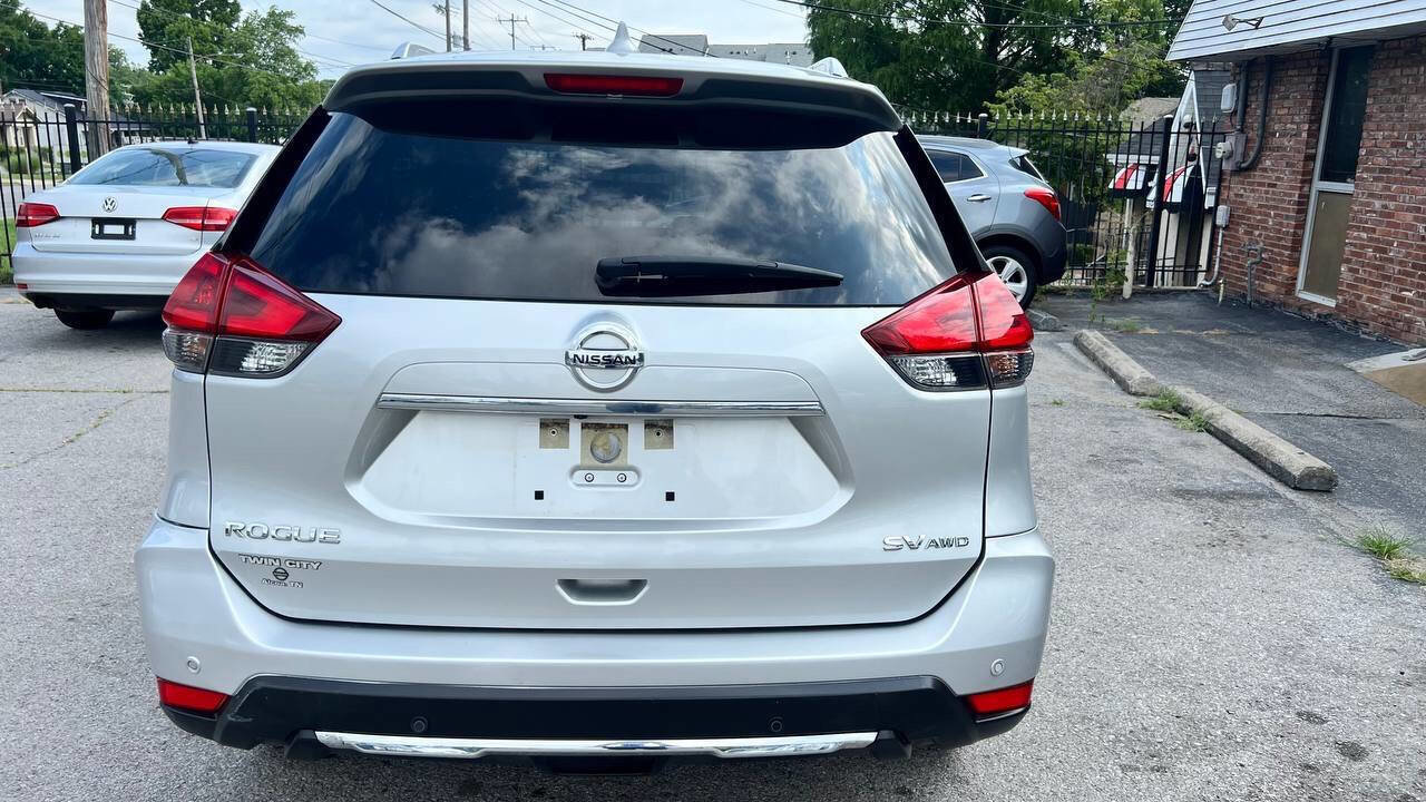 Used 2019 Nissan Rogue SV w/ Sun & Sound Touring Package image 10