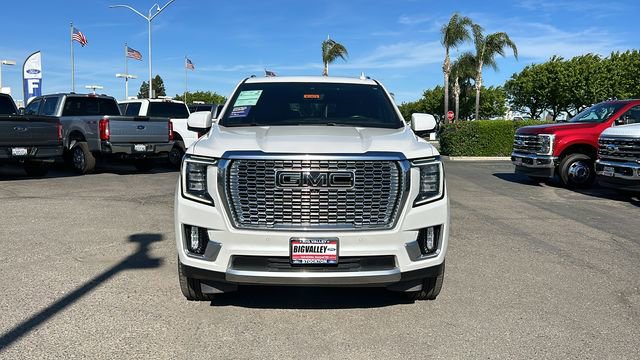 Used 2022 GMC Yukon XL Denali w/ Denali Premium Package image 9