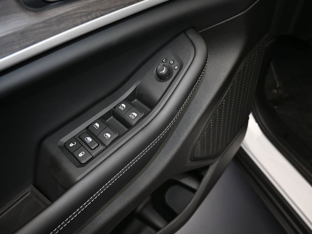 Used 2025 Jeep Grand Cherokee Limited image 14