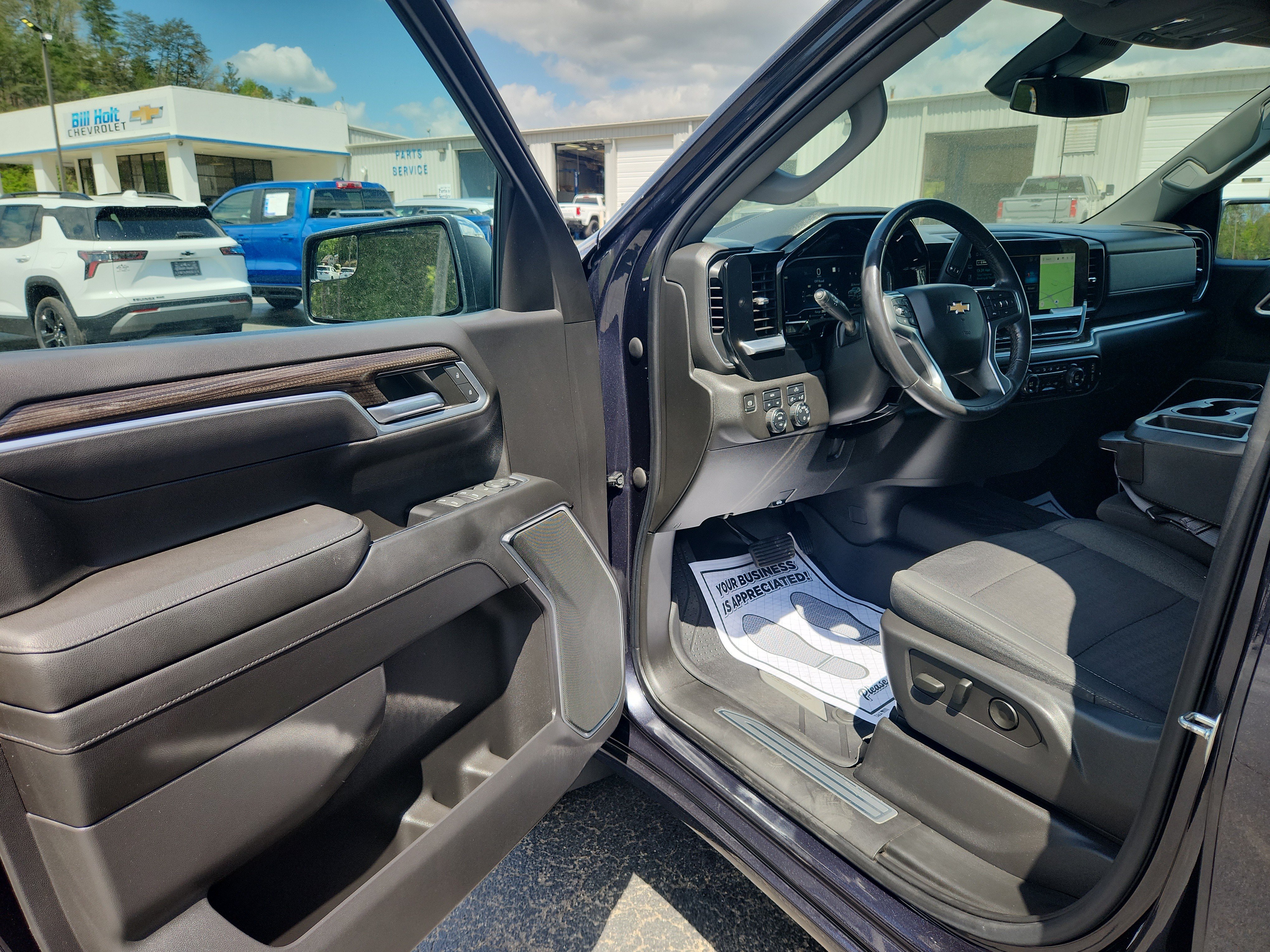 Used 2022 Chevrolet Silverado 1500 LT AWD/4WD image 20
