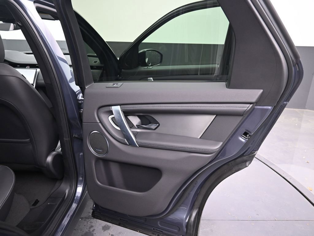 Used 2025 Land Rover Discovery Sport Dynamic SE image 12