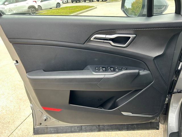 Used 2025 Kia Sportage LX image 13