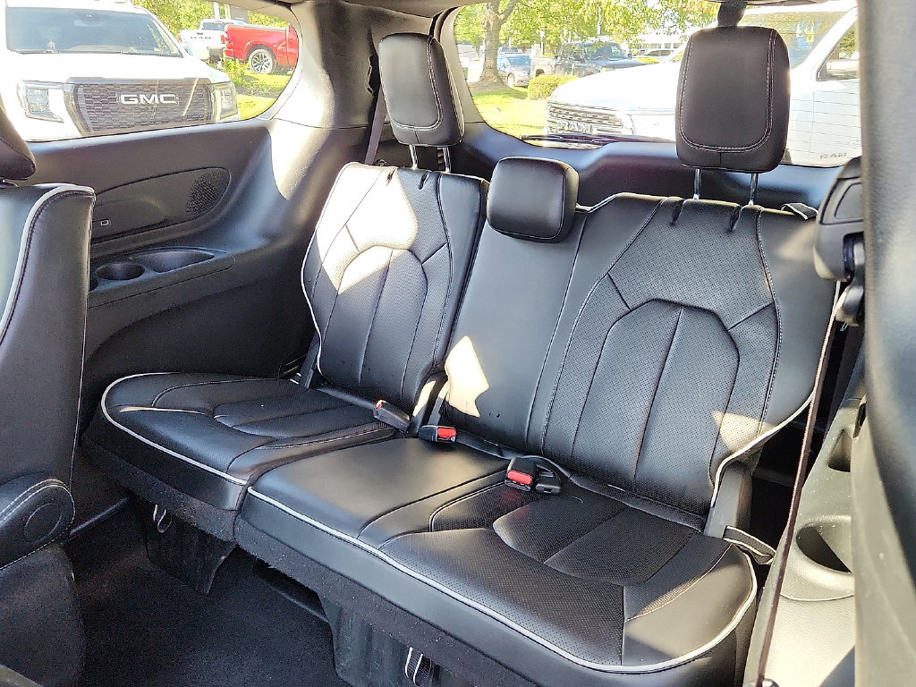 Used 2024 Chrysler Pacifica Premium FWD image 10