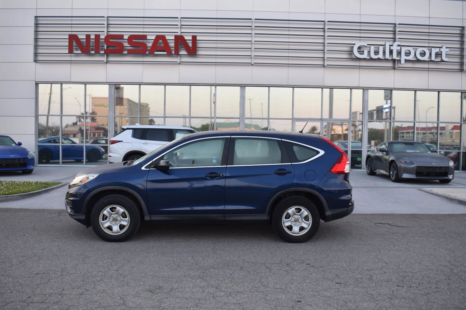 Used 2015 Honda CR-V LX image 3