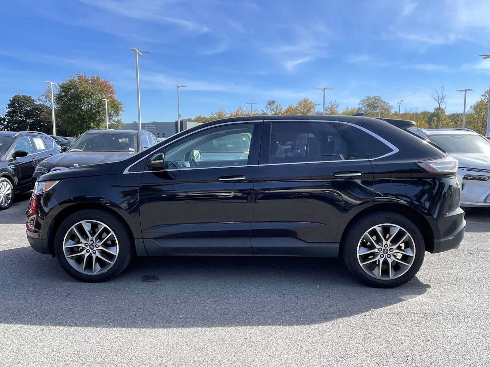 Used 2016 Ford Edge Titanium w/ Equipment Group 302A AWD/4WD image 4