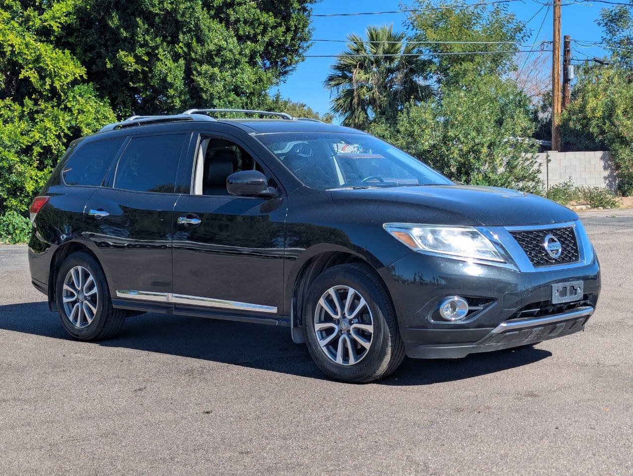 Used 2016 Nissan Pathfinder SL w/ SL Premium Package AWD/4WD image 1