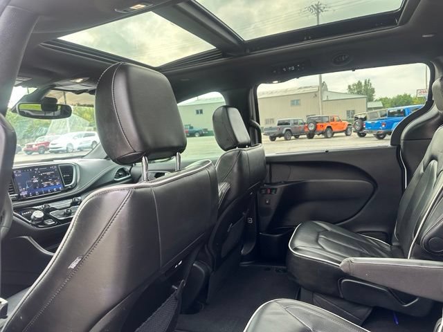 Used 2025 Chrysler Pacifica Limited FWD image 23