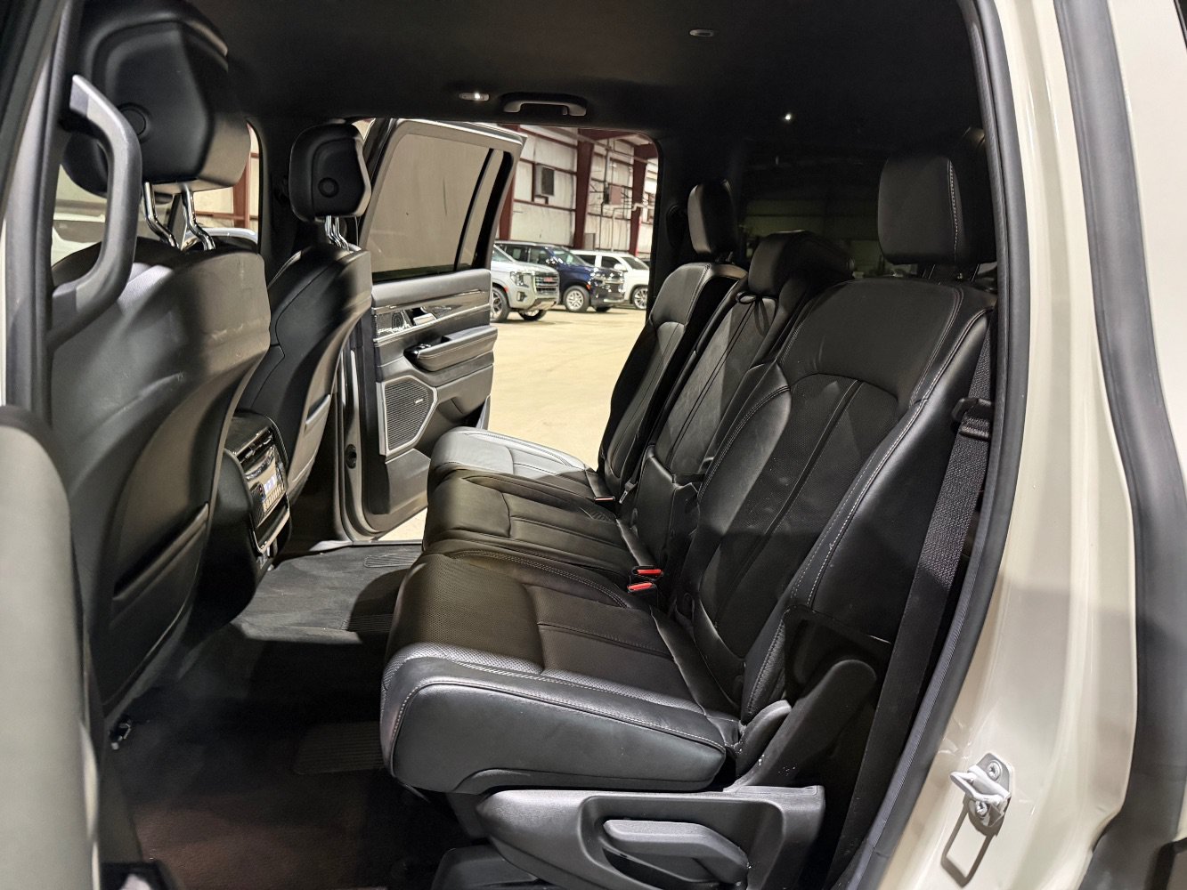 Used 2022 Jeep Wagoneer Series III RWD image 18
