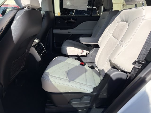 New 2027 Lincoln Aviator AWD image 15