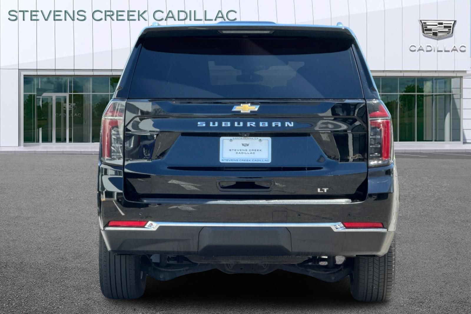Used 2025 Chevrolet Suburban LT RWD image 4