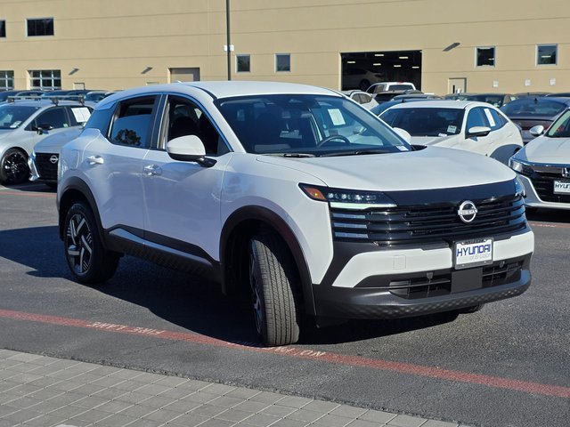 Used 2025 Nissan Kicks SV w/ Illumination Package image 4