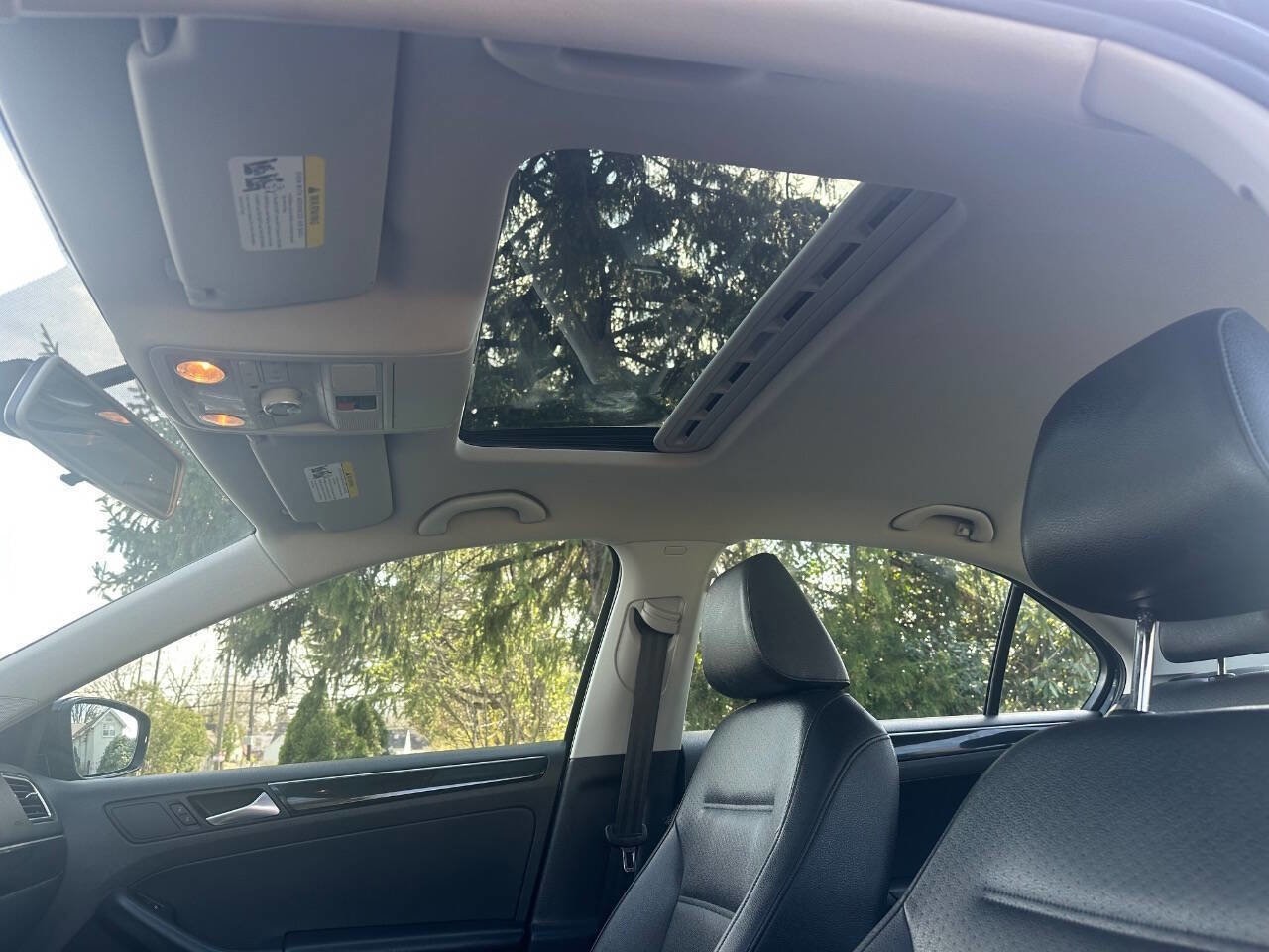 Used 2016 Volkswagen Jetta SEL Premium image 13