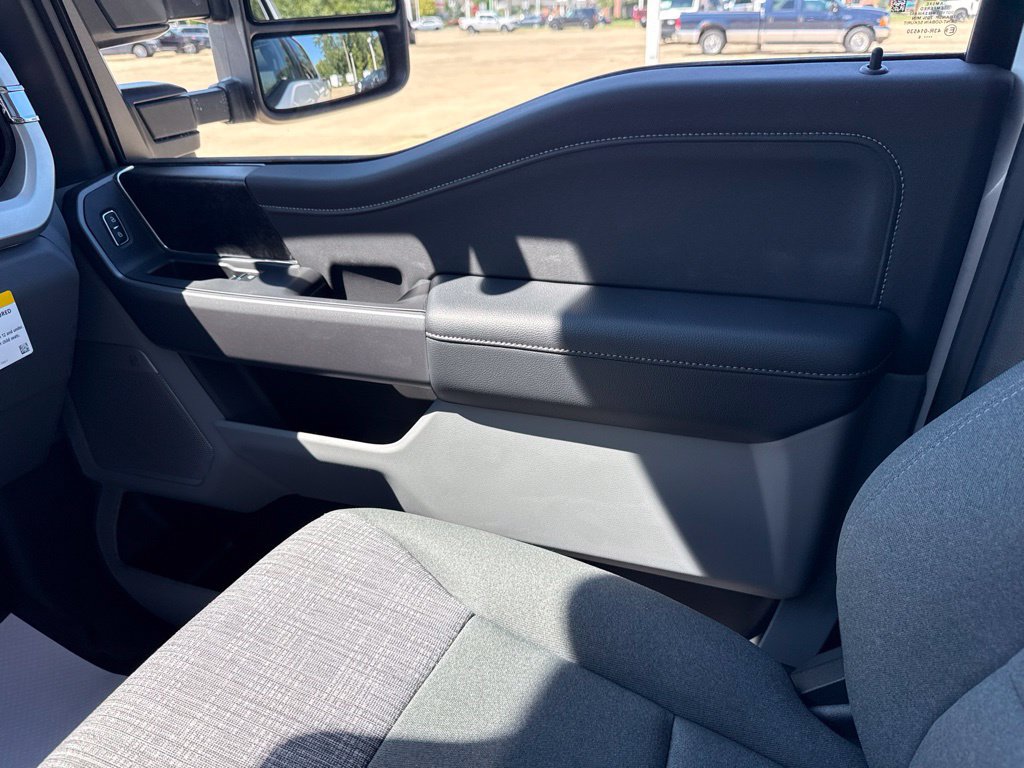 New 2026 Ford F350 XLT w/ XLT Premium Package AWD/4WD image 25