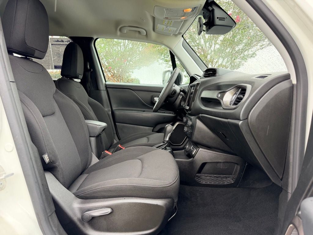 Used 2023 Jeep Renegade Latitude AWD/4WD image 13