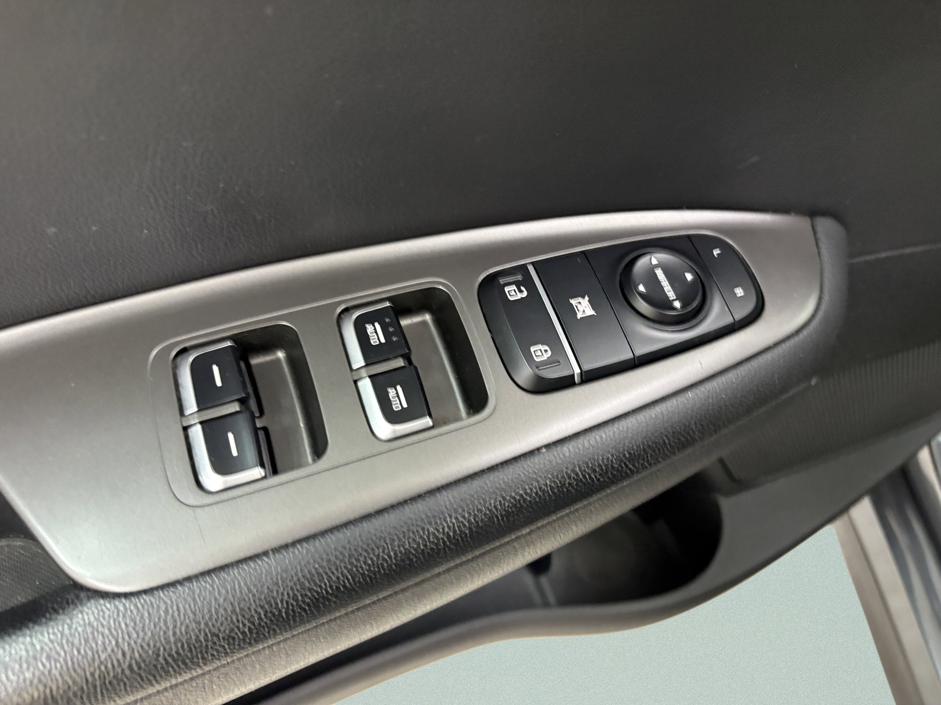 Used 2020 Kia Optima S FWD image 23