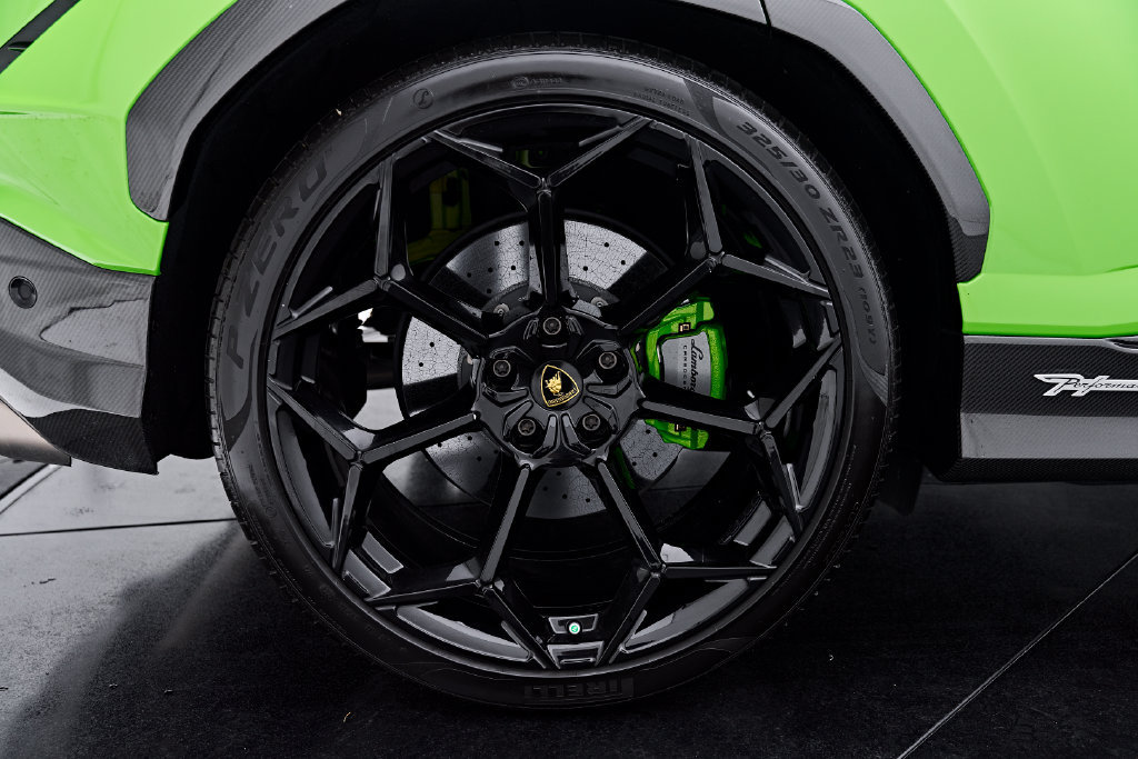 Used 2023 Lamborghini Urus Performante AWD/4WD image 34