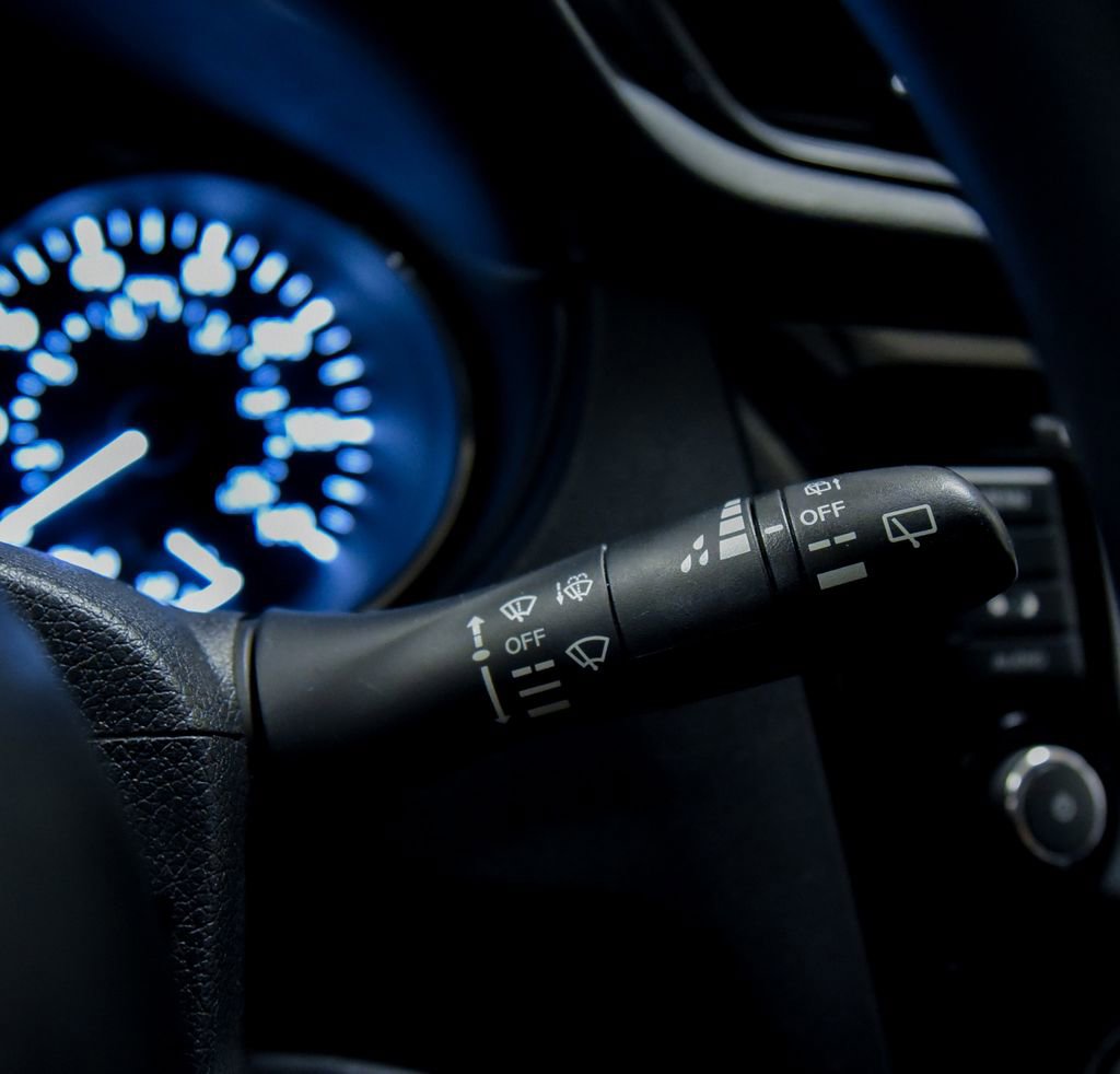 Used 2018 Nissan Rogue S image 23