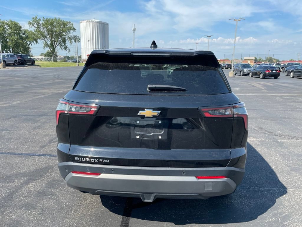 Used 2026 Chevrolet Equinox LT AWD/4WD image 4