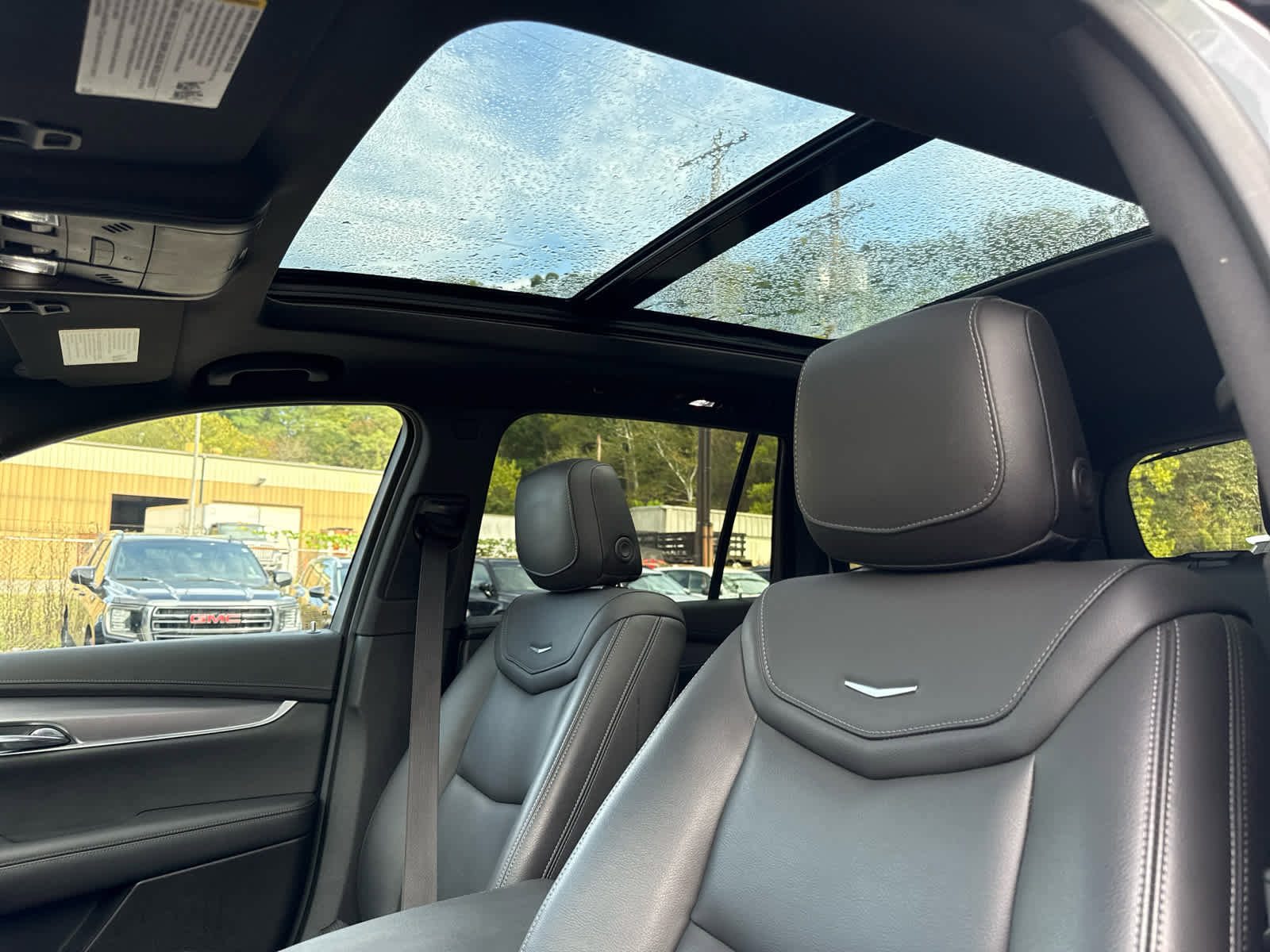 Used 2024 Cadillac XT6 Luxury w/ LPO, Floor Liner Package image 15