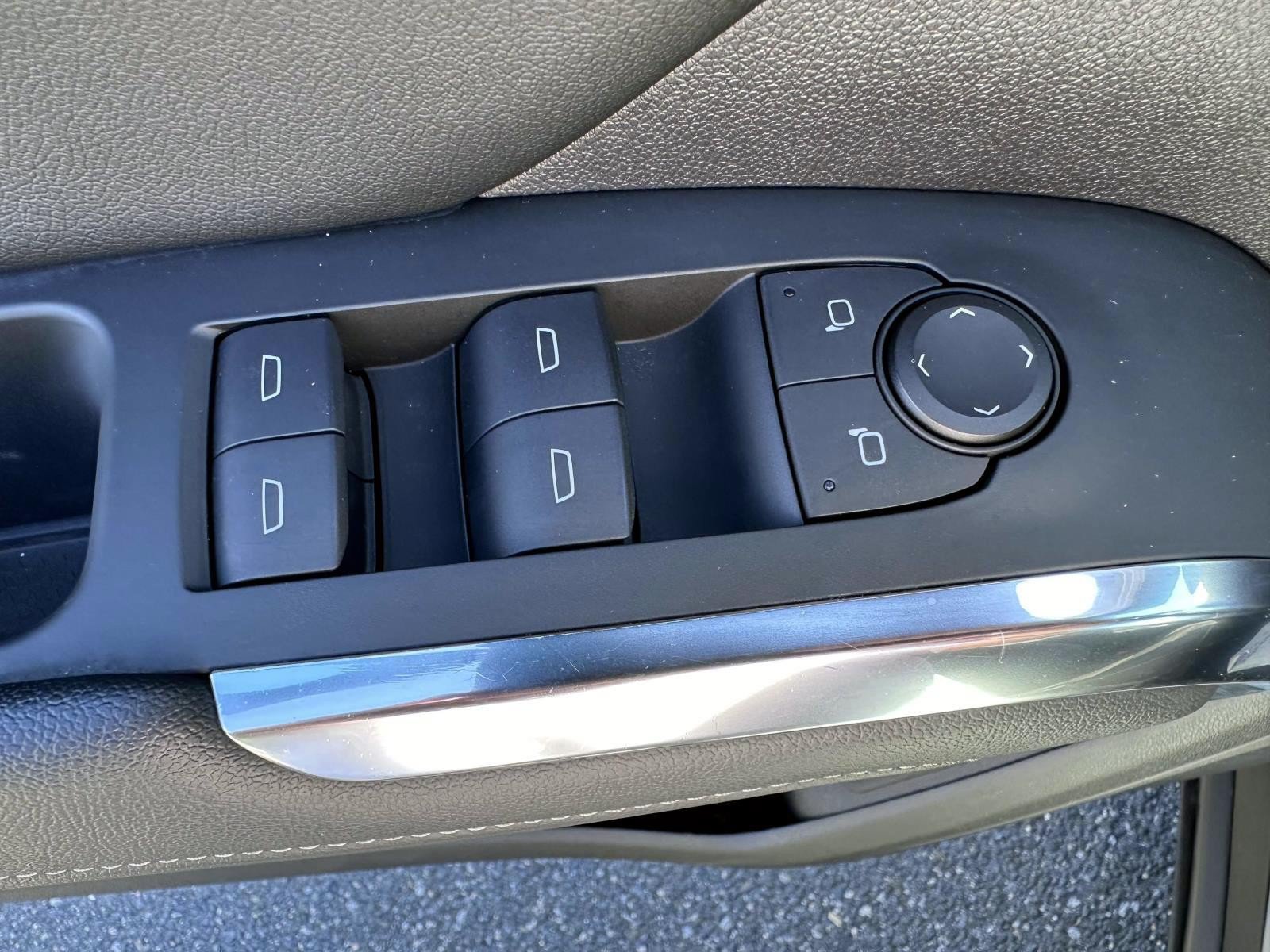 Used 2024 Chevrolet Traverse LS AWD/4WD image 9