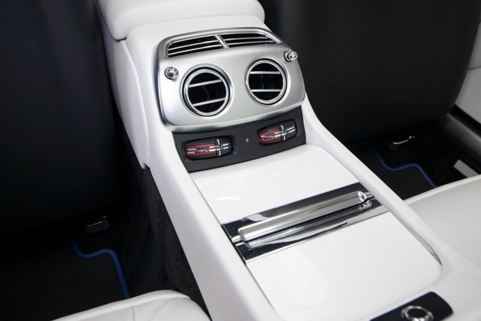 Used 2017 Rolls-Royce Dawn image 50