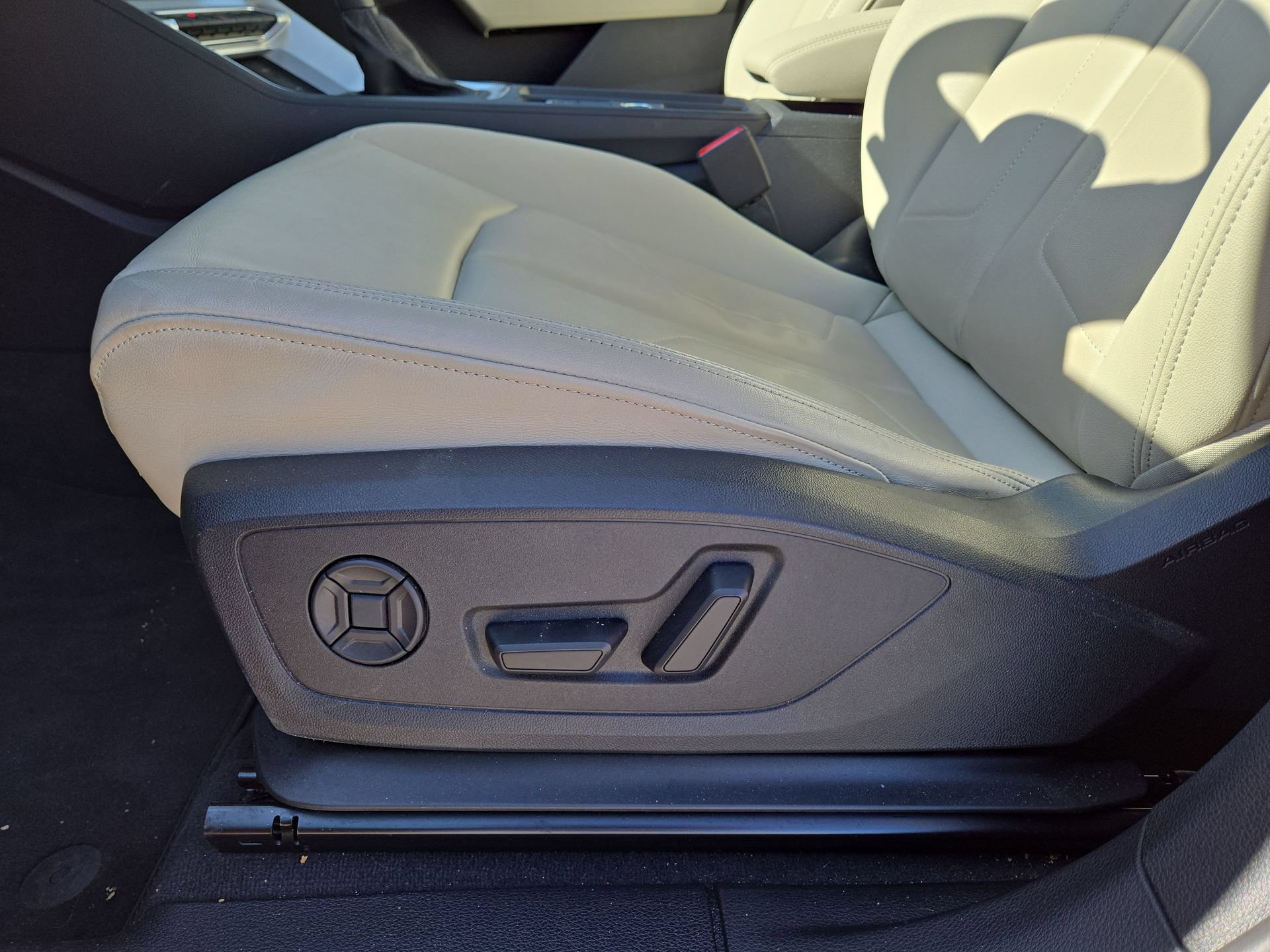 Certified 2025 Audi Q3 2.0T Premium AWD/4WD image 17