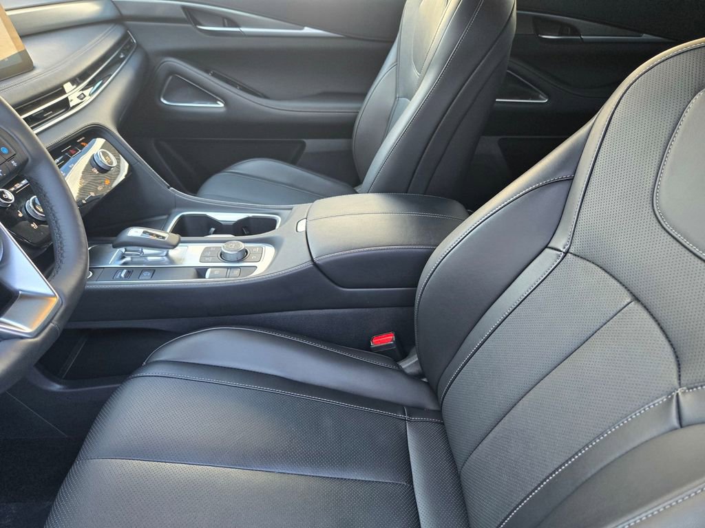 Certified 2025 INFINITI QX60 Luxe w/ Black Edition image 12