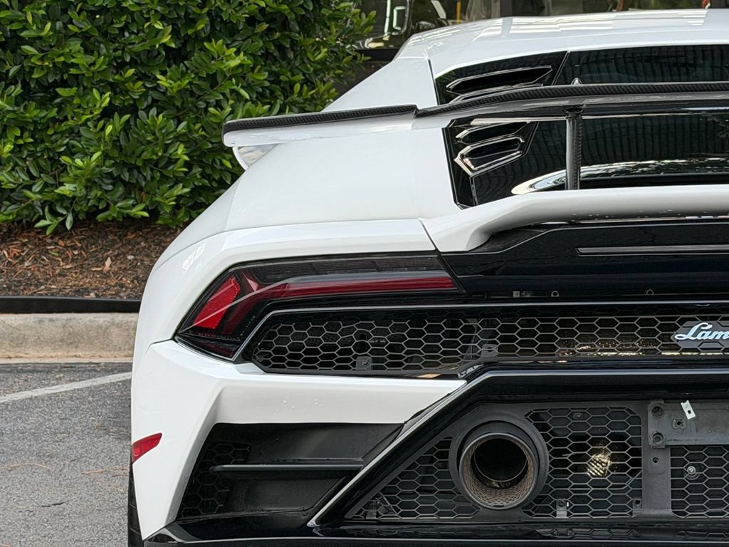 Used 2021 Lamborghini Huracan EVO RWD image 15