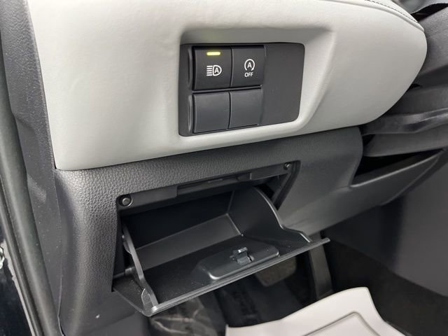 Used 2023 Toyota Highlander L image 33